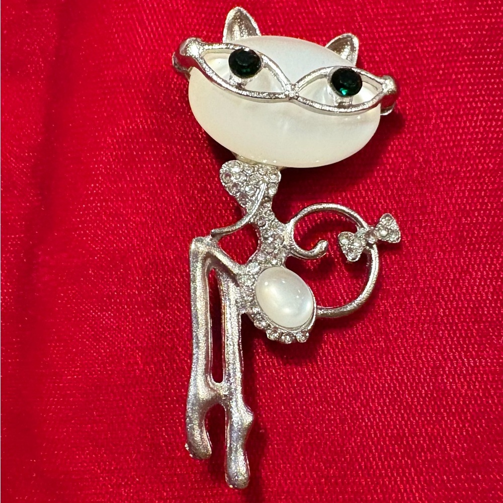 Diva Cat Pin Brooch White Whimsical Fashion Jewelry  Silver tone